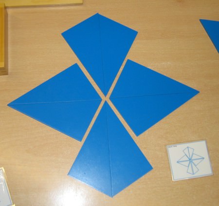 12 blaue Dreiecke